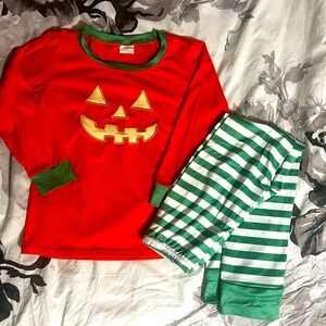 Boys or girls 
Size 8/9
Worn only for pictures
Bought at online Boutique